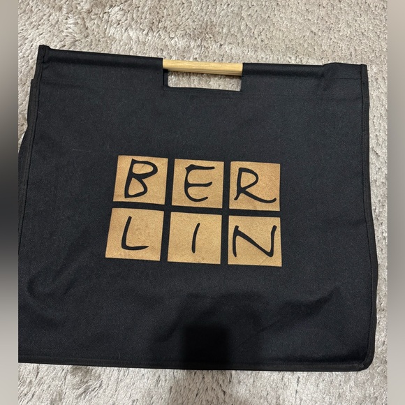 Berlin Black and Tan Tote Bag NWOT. - Picture 2 of 6